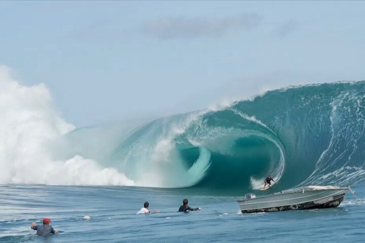 The mythical wave of Teahupo'o